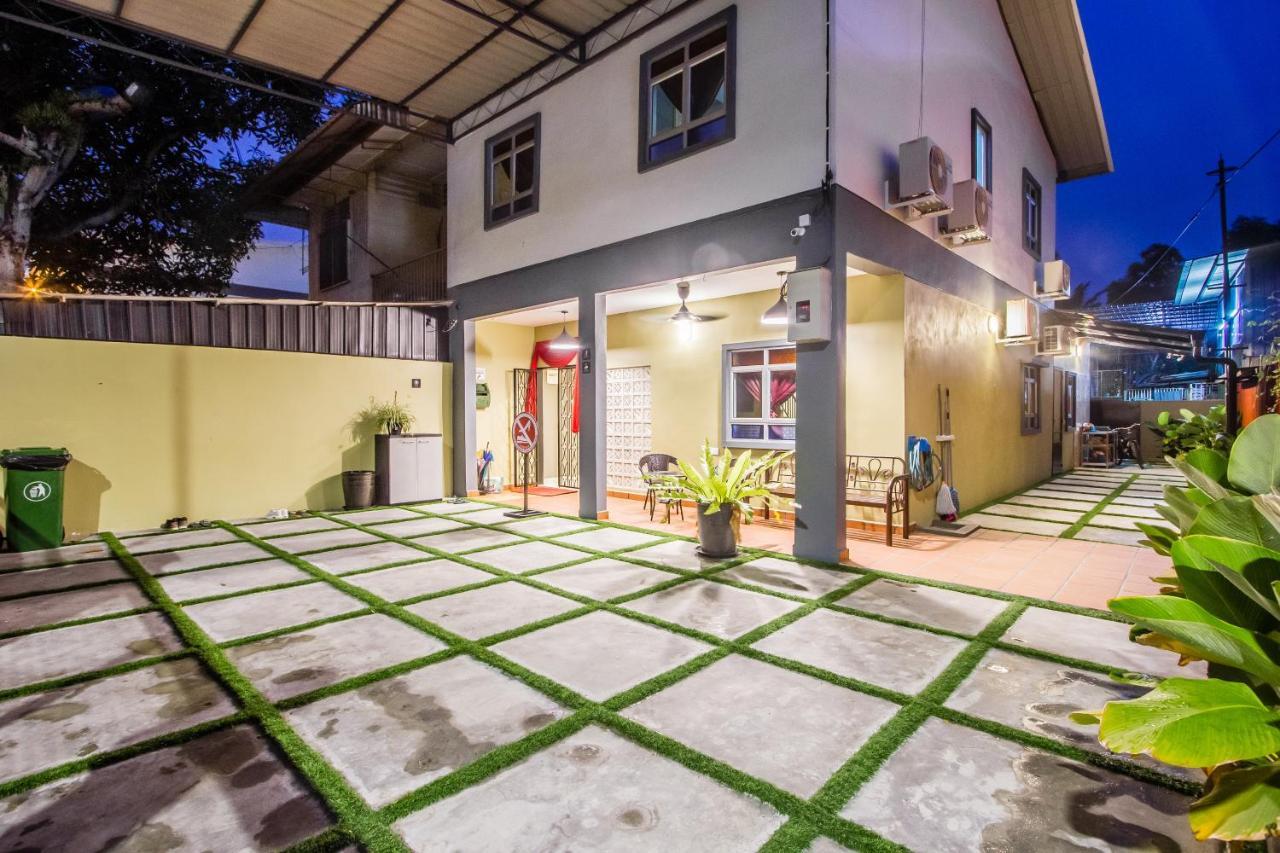 Explore 5Br Gardenhouse Retreats Butterworth Exterior foto